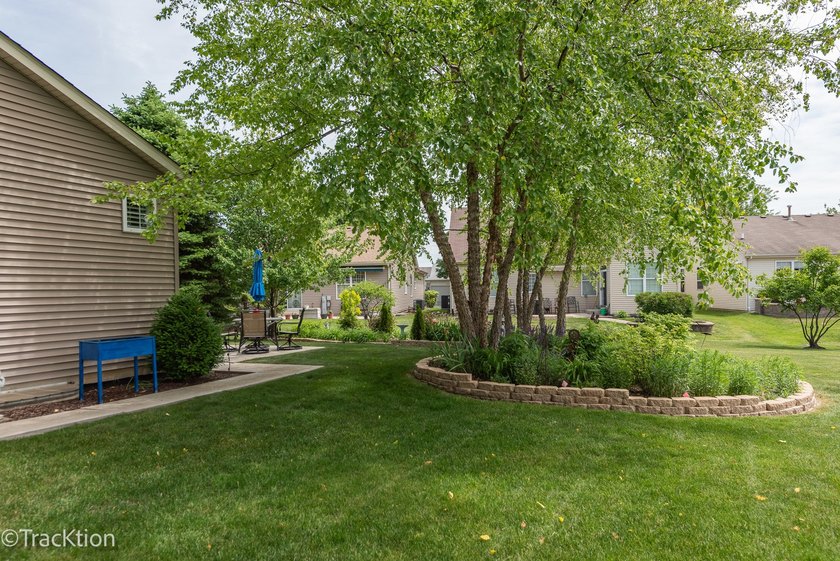 This is a charming Greenbriar model home with an extended family - photo 27