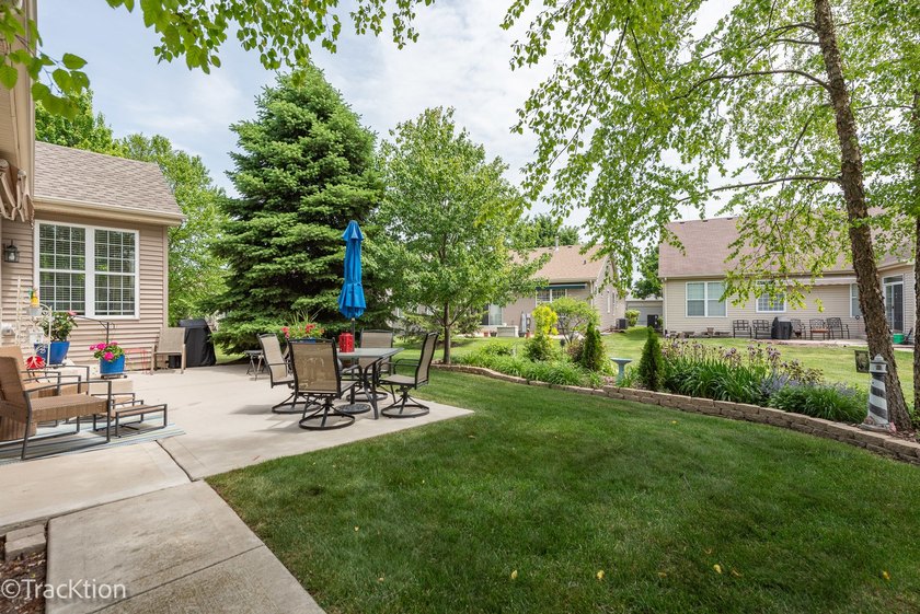 This is a charming Greenbriar model home with an extended family - photo 28