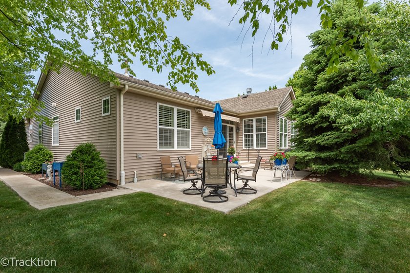 This is a charming Greenbriar model home with an extended family - photo 29
