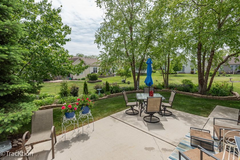 This is a charming Greenbriar model home with an extended family - photo 31