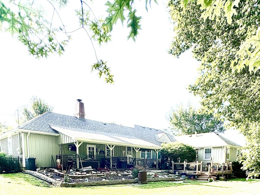Get excited to see this spacious ranch style home! Outside you - photo 32