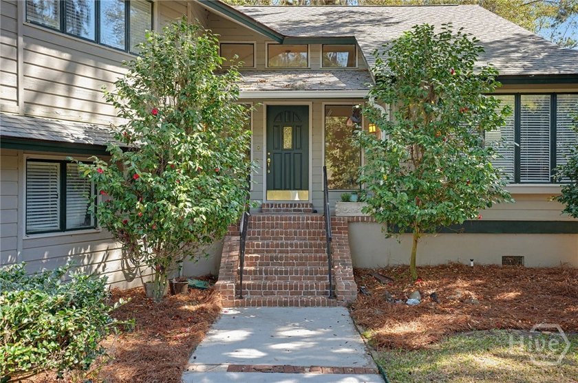 Nicely designed 3-bedroom, 3.5-bath patio home with an ideal - photo 2