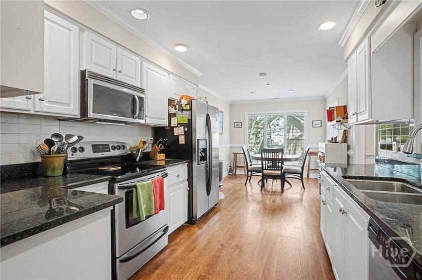 Nicely designed 3-bedroom, 3.5-bath patio home with an ideal - photo 6