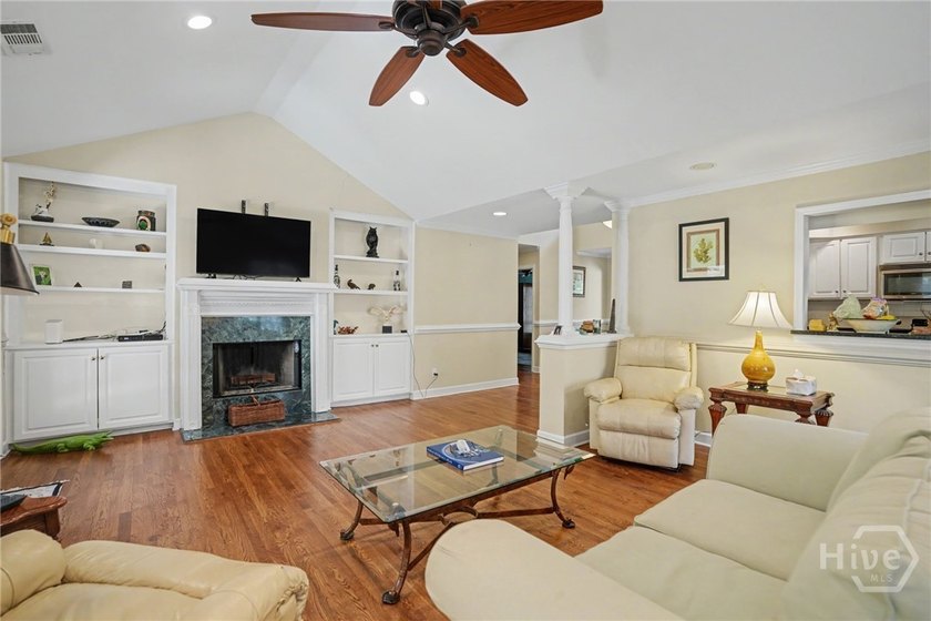 Nicely designed 3-bedroom, 3.5-bath patio home with an ideal - photo 10