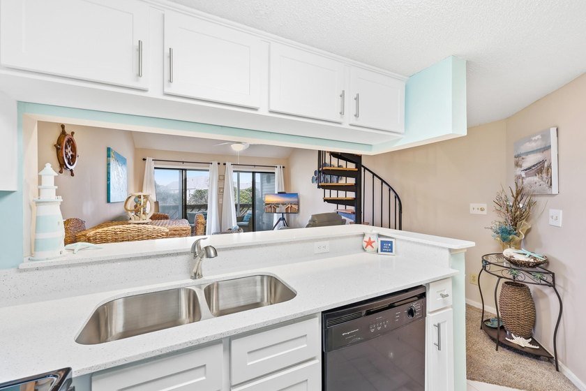 Come see this beautifully decorated condo located in the heart - photo 12