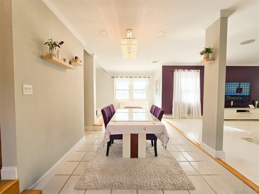 This Home Feature Very Bright 4 Bedrooms,2 Full Bath. Ceramic - photo 13