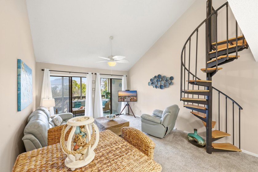 Come see this beautifully decorated condo located in the heart - photo 14