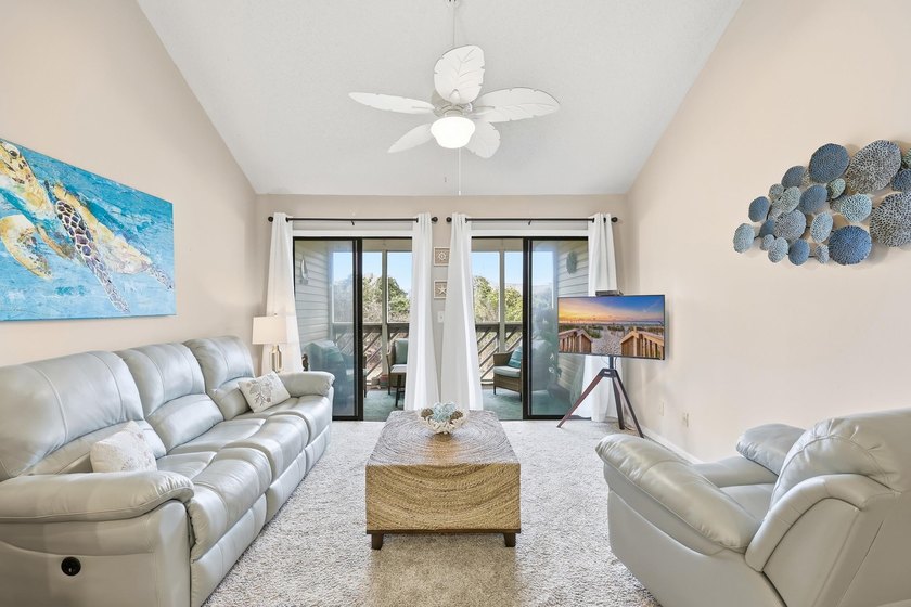 Come see this beautifully decorated condo located in the heart - photo 15
