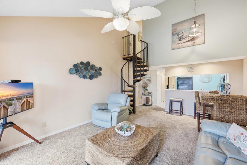 Come see this beautifully decorated condo located in the heart - photo 17