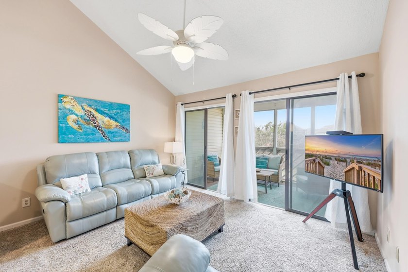 Come see this beautifully decorated condo located in the heart - photo 18