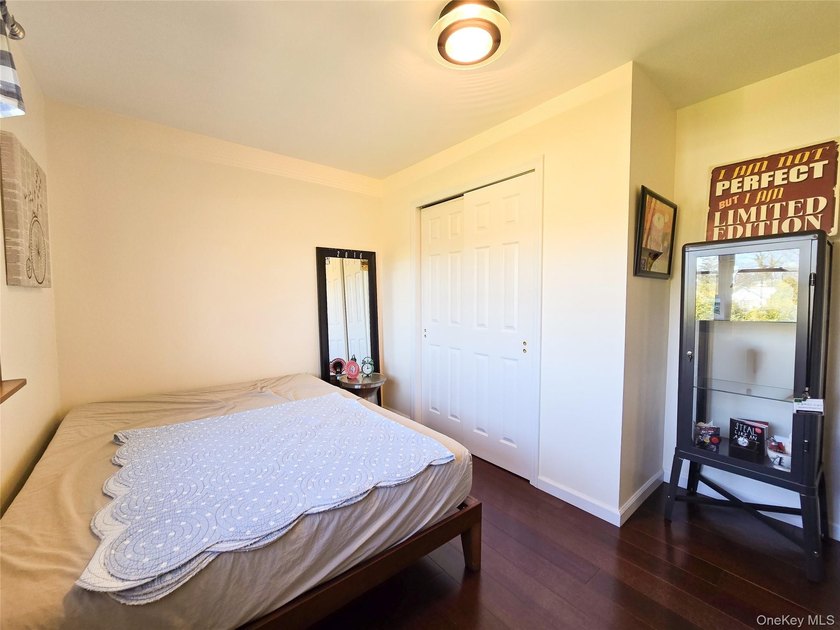 This Home Feature Very Bright 4 Bedrooms,2 Full Bath. Ceramic - photo 19