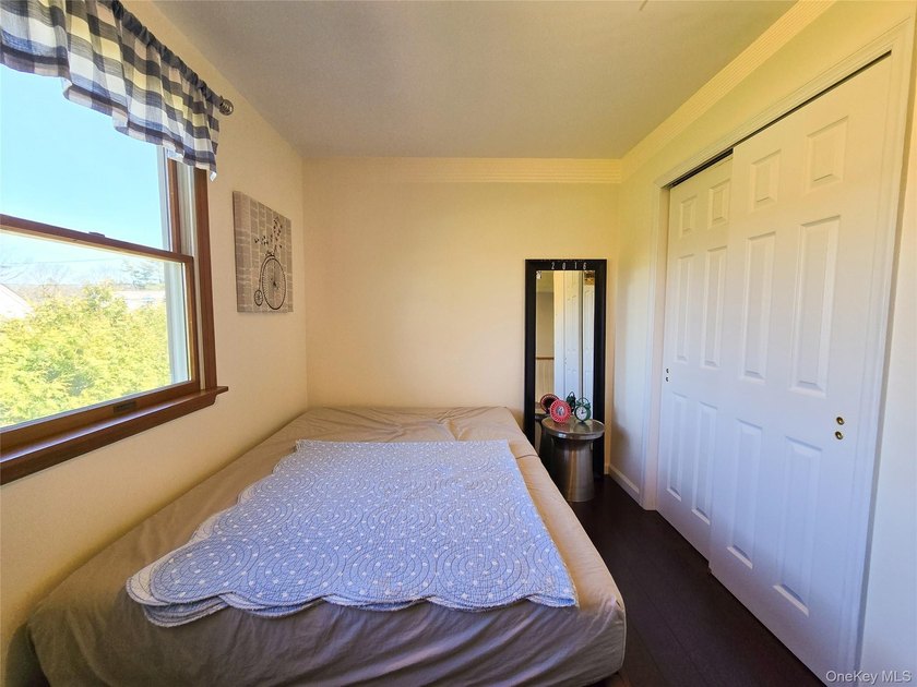 This Home Feature Very Bright 4 Bedrooms,2 Full Bath. Ceramic - photo 20