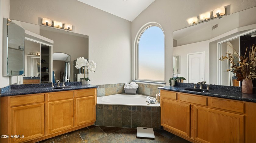 Beautifully updated Tatum Ranch home featuring an award-winning - photo 21