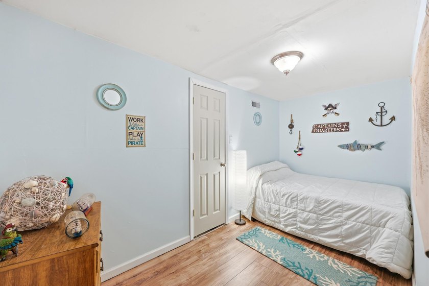 Come see this beautifully decorated condo located in the heart - photo 21