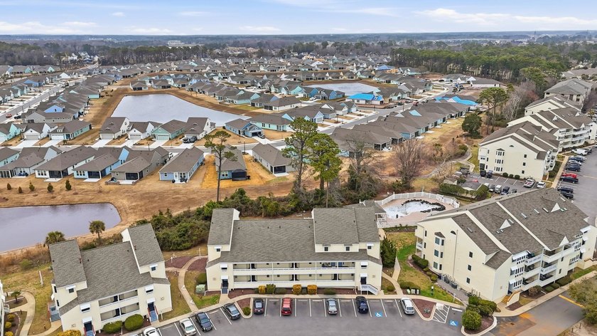 Come see this beautifully decorated condo located in the heart - photo 26