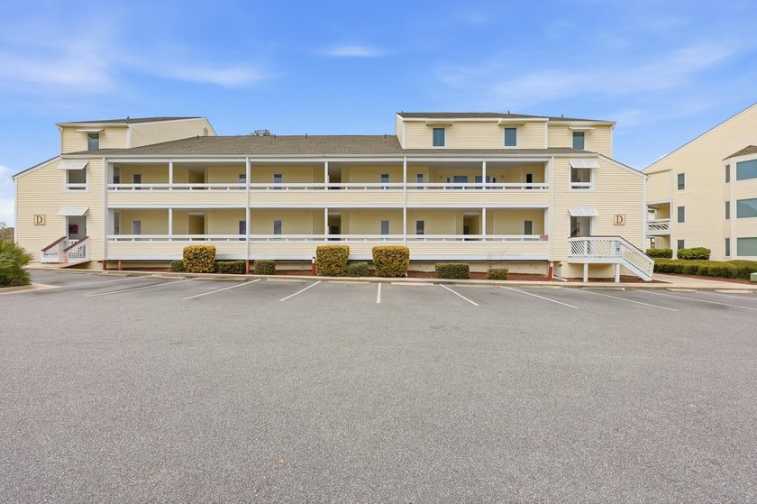 Come see this beautifully decorated condo located in the heart - photo 33