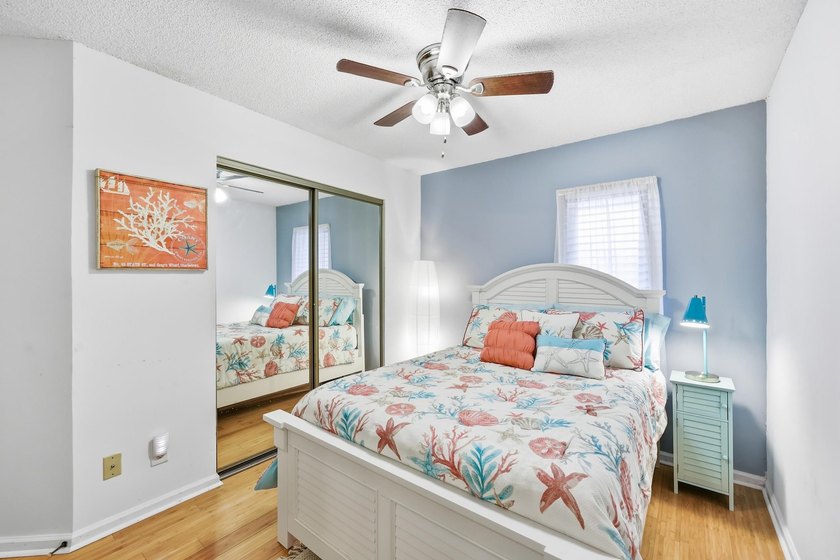 Come see this beautifully decorated condo located in the heart - photo 35