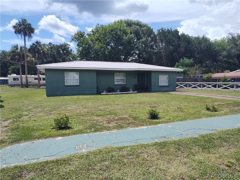 Charming home in Inglis, Fl. Discover this cozy 3-bedroom - photo 2