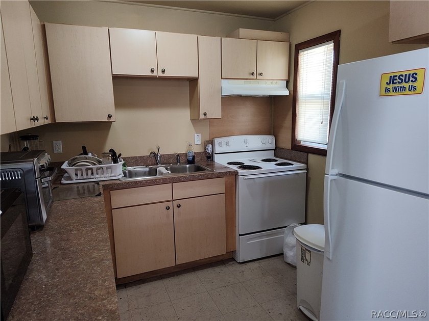 Charming home in Inglis, Fl. Discover this cozy 3-bedroom - photo 7