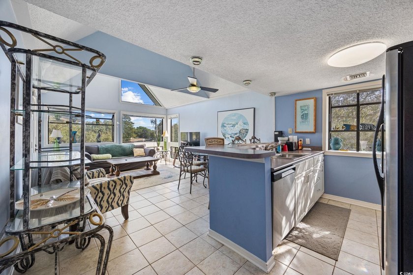 Motivated Seller! Beautiful top-floor, corner 2BR/2BA fully - photo 11