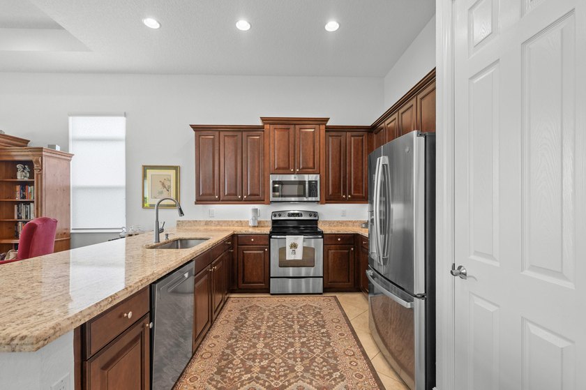 Beautiful Florenza model with a serene lake view overlooking a - photo 12
