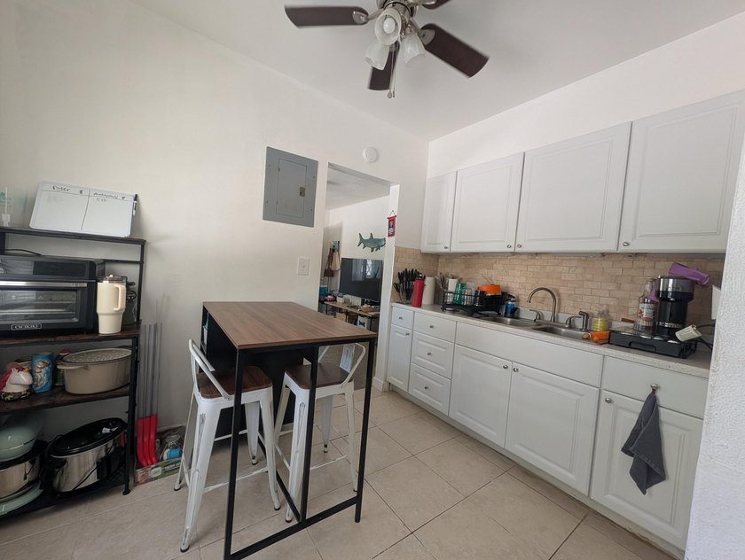 2 separate units. 2bed 1 bath front house, 1 bed 1 bath plus den - photo 17