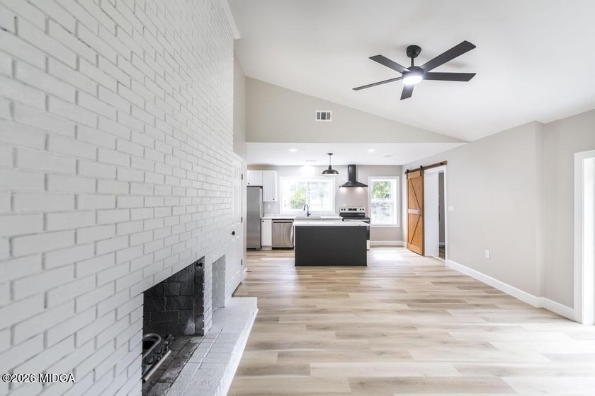 Gorgeous home, completely rebuilt and like new! And there's - photo 18