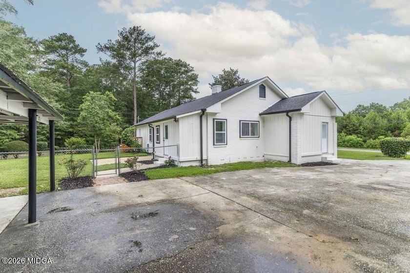 Gorgeous home, completely rebuilt and like new! And there's - photo 32