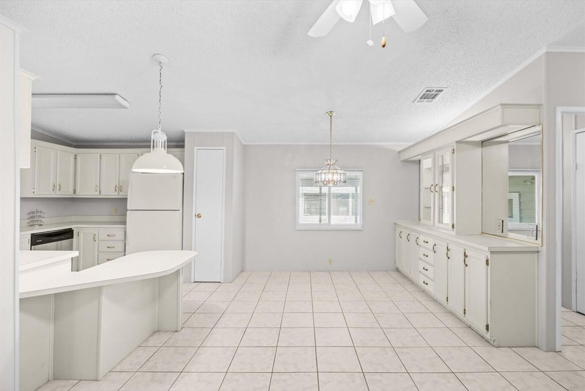 Lakefront 2 bedroom 2 bath home in the Savanna Club 55+ - photo 4