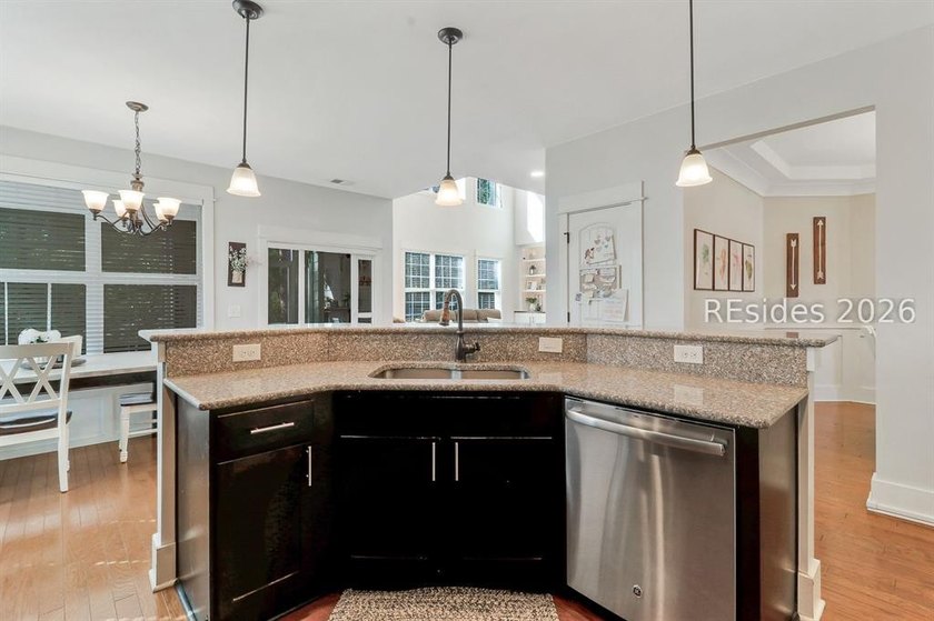 This beautiful 5-bedroom home in Rose Dhu Creek, built in 2014 - photo 15