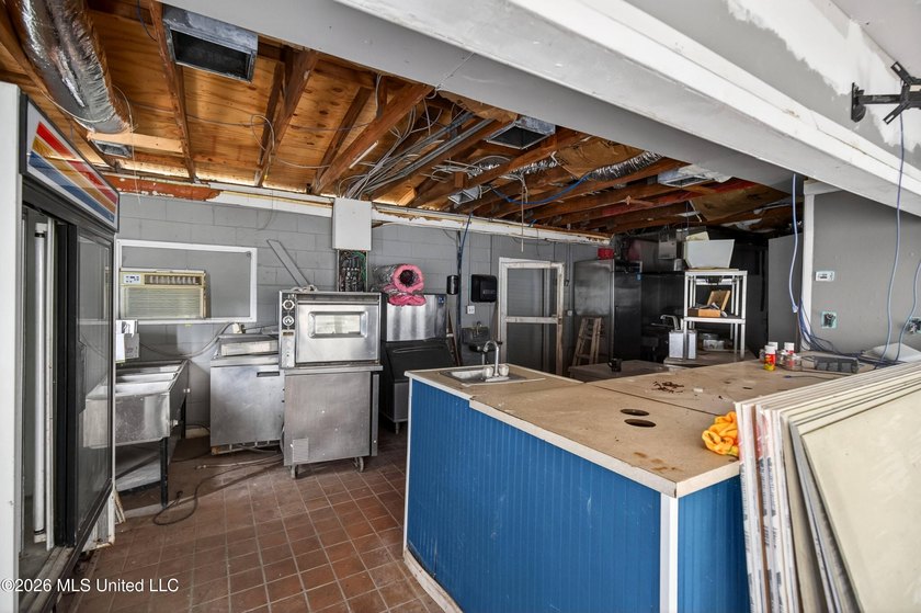 Commercial Opportunity in the Heart of Gulfport: This investment - photo 8