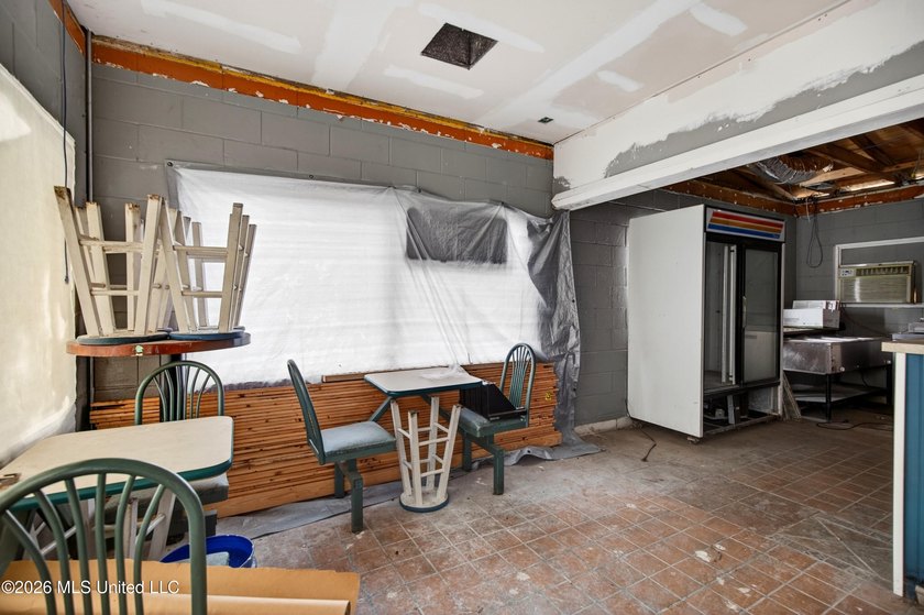 Commercial Opportunity in the Heart of Gulfport: This investment - photo 9