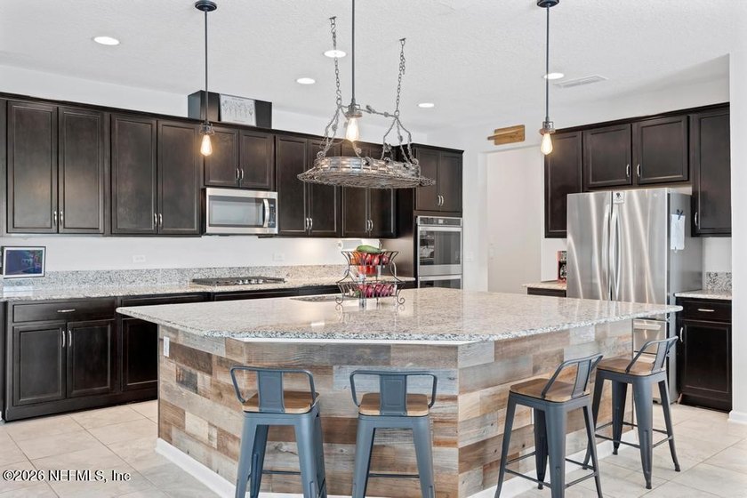 Welcome to 45 Lomond Court, a thoughtfully upgraded lakefront - photo 6