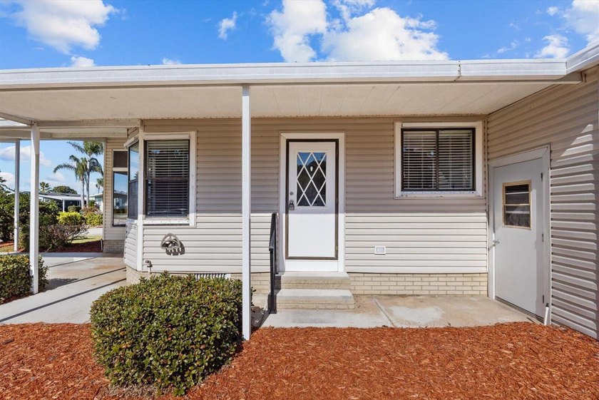 Spacious 2 bedroom, 2 bath home on a corner lot in the desirable - photo 4