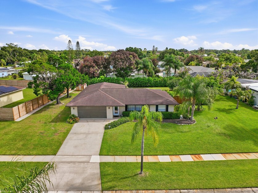 Welcome to this beautifully maintained 4-bedroom, 2-bath, 2-car - photo 18