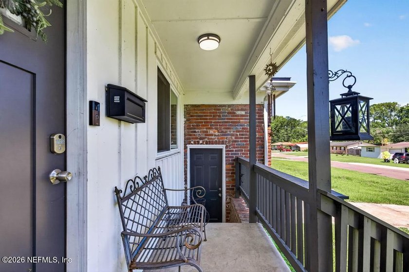 Discover comfortable living in this thoughtfully updated Ortega - photo 4