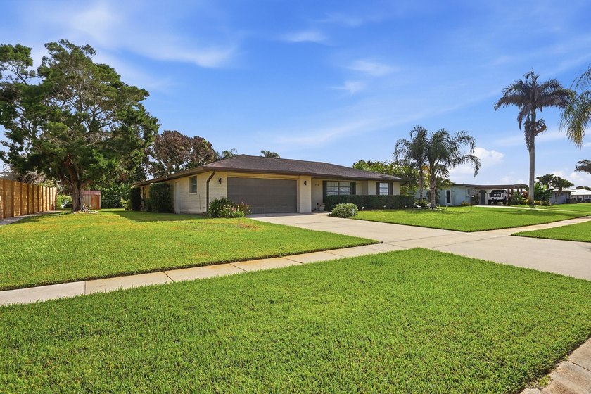 Welcome to this beautifully maintained 4-bedroom, 2-bath, 2-car - photo 45