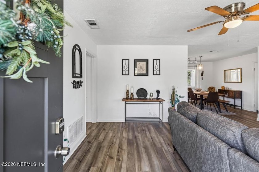 Discover comfortable living in this thoughtfully updated Ortega - photo 6