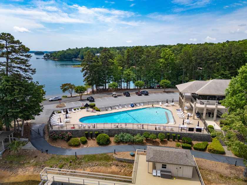 Resort style living in Keowee Key - photo 8
