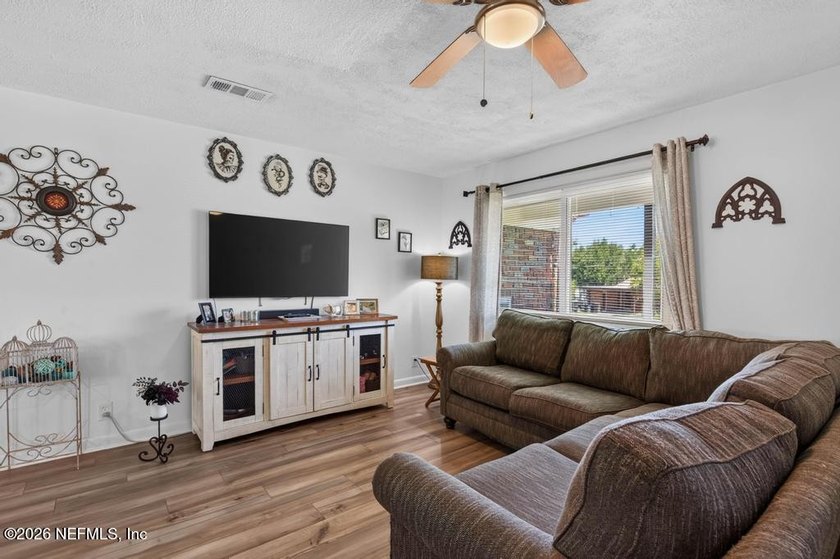 Discover comfortable living in this thoughtfully updated Ortega - photo 9