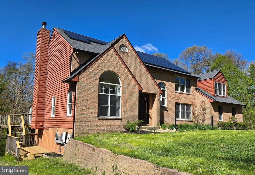 Nestled in the highly desirable Woodleaf subdivision, this - photo 3