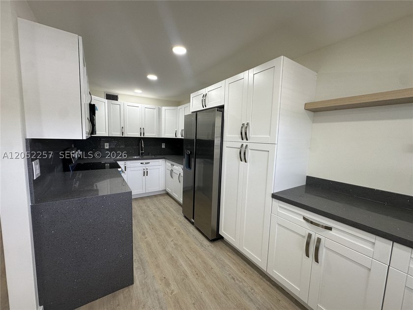 Completely renovated 2BR/1.5BA 1st floor unit with breathtaking - photo 8