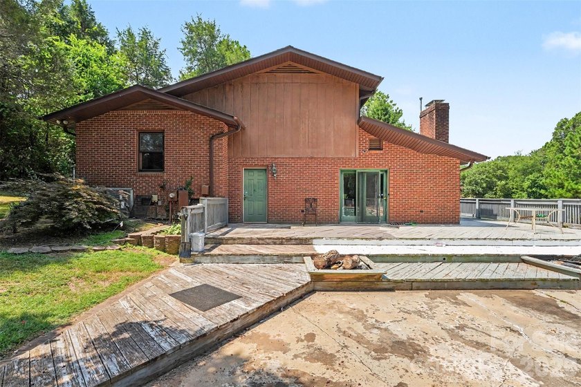 Welcome to this beautifully updated 3-bed, 2-bath home in the - photo 21