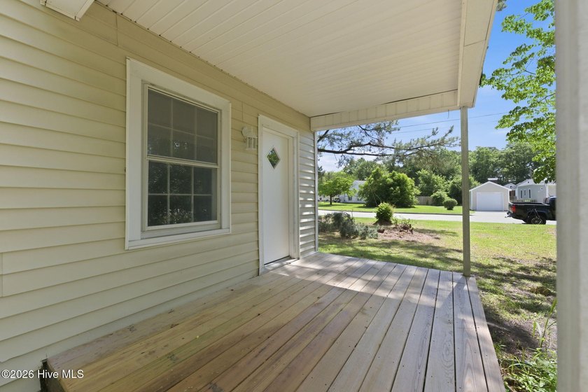 Updated two-bedroom one-bathroom home within minutes of medical - photo 21