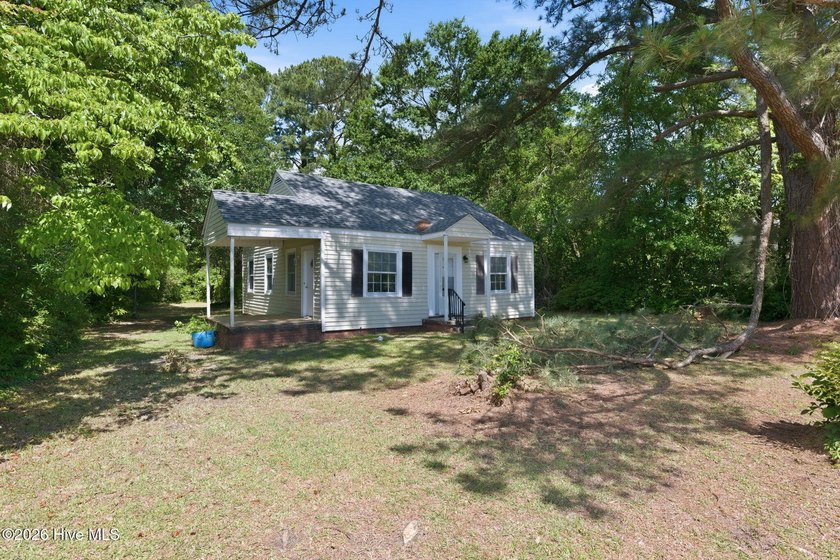 Updated two-bedroom one-bathroom home within minutes of medical - photo 23