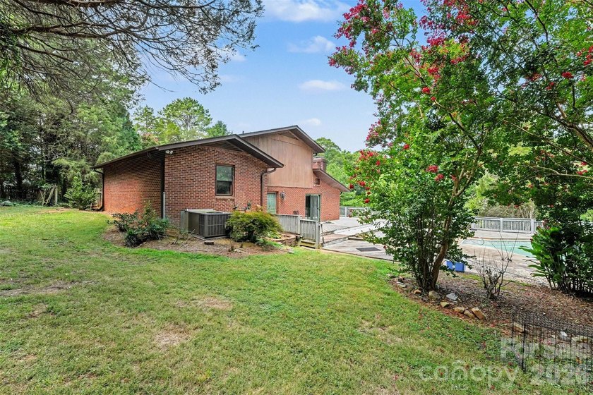 Welcome to this beautifully updated 3-bed, 2-bath home in the - photo 25