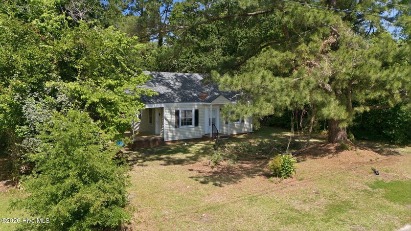 Updated two-bedroom one-bathroom home within minutes of medical - photo 26