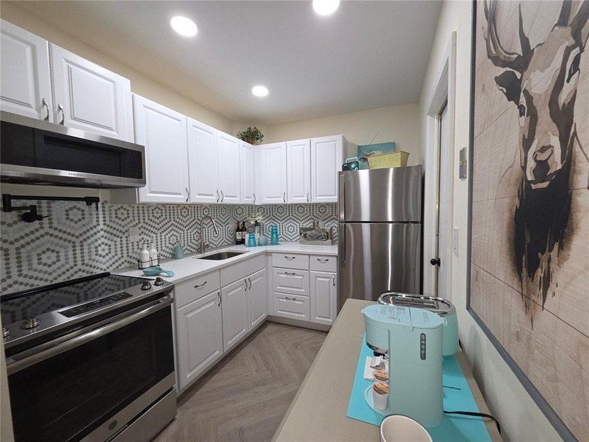 Open Sat and Sun 2-4 pm. Owners will consider owner financing - photo 2