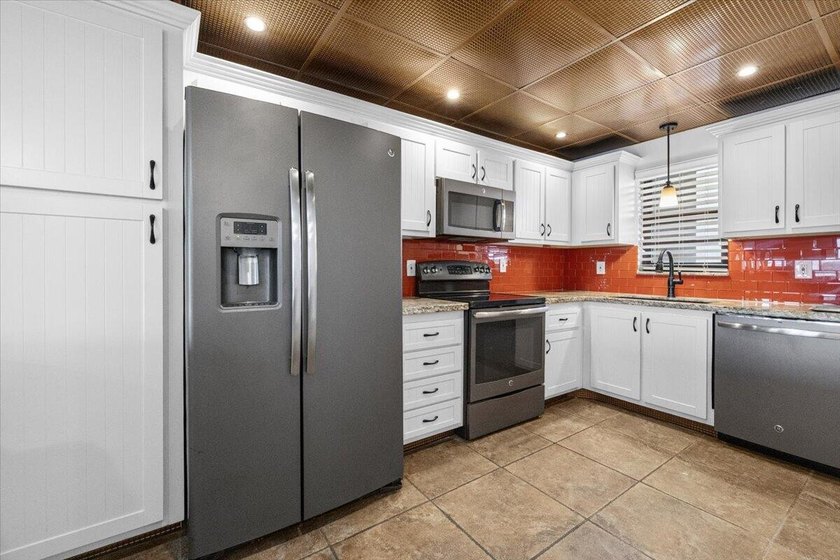 Welcome to Unit 506, located in the desirable Deer Creek - photo 3