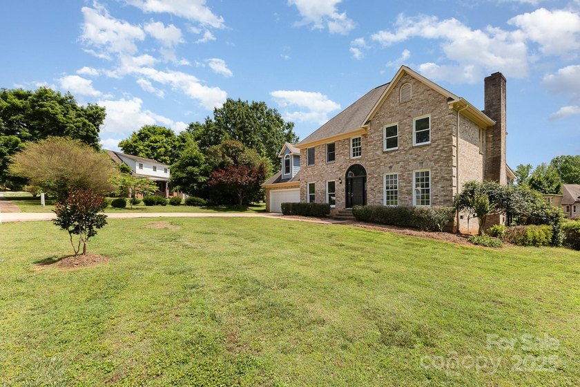 Stunning and spacious 4-bedroom, 2.5-bath home located in the - photo 2